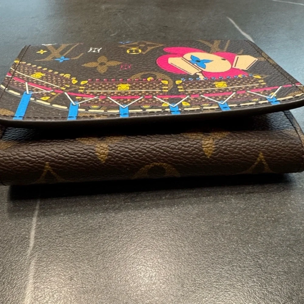 NIB LOUIS VUITTON Monogram Vivienne Portefeuille Victorine Wallet - Picture 6 of 12